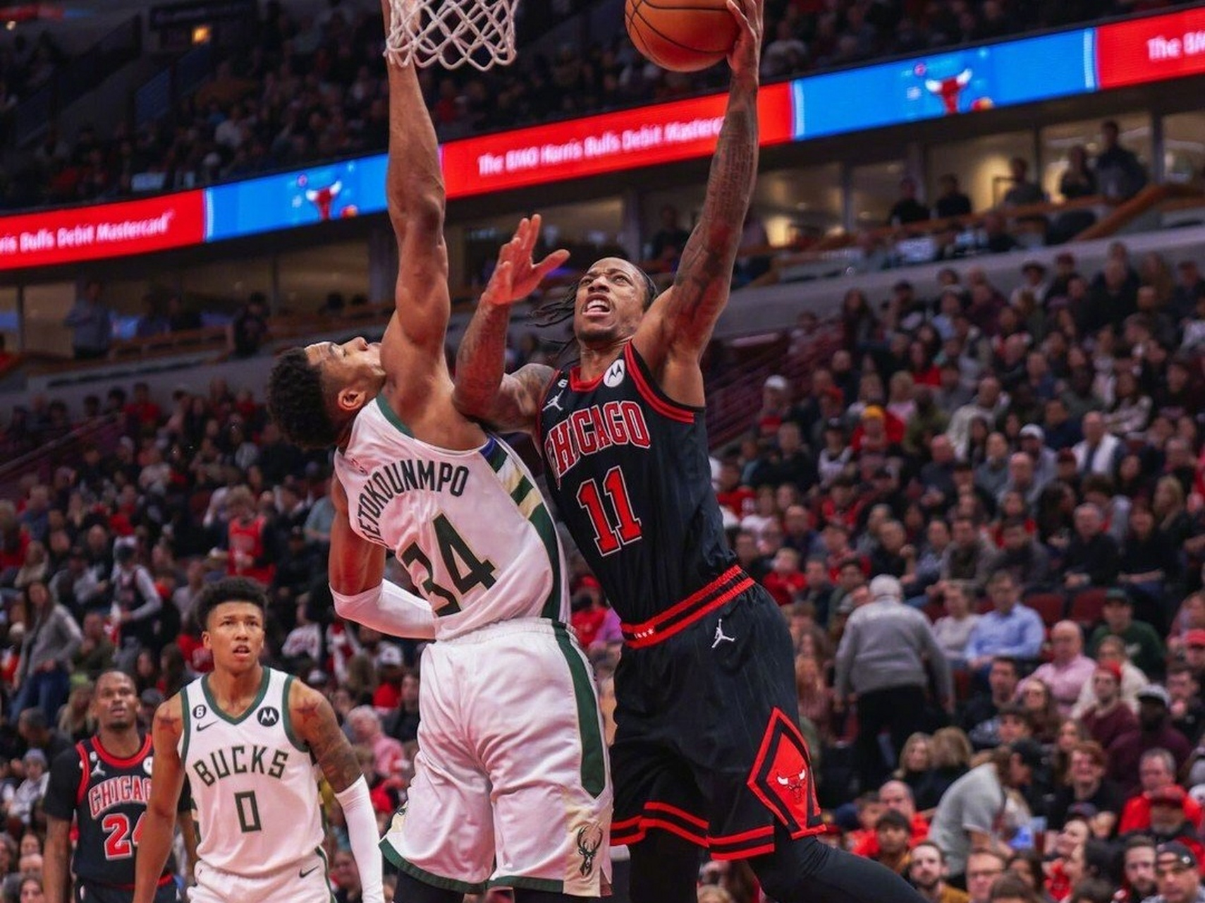 公牛横扫雄鹿,拉文统治全场 公牛横扫雄鹿,拉文统治全场