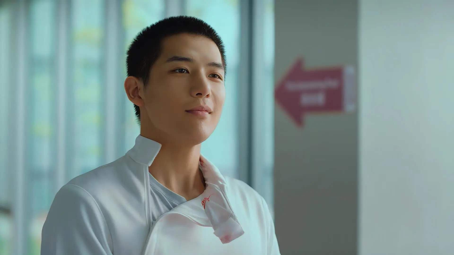 从天价水货到弑神者,哈维茨一箭穿心,勒沃库森在巴黎的废墟上加冕新王