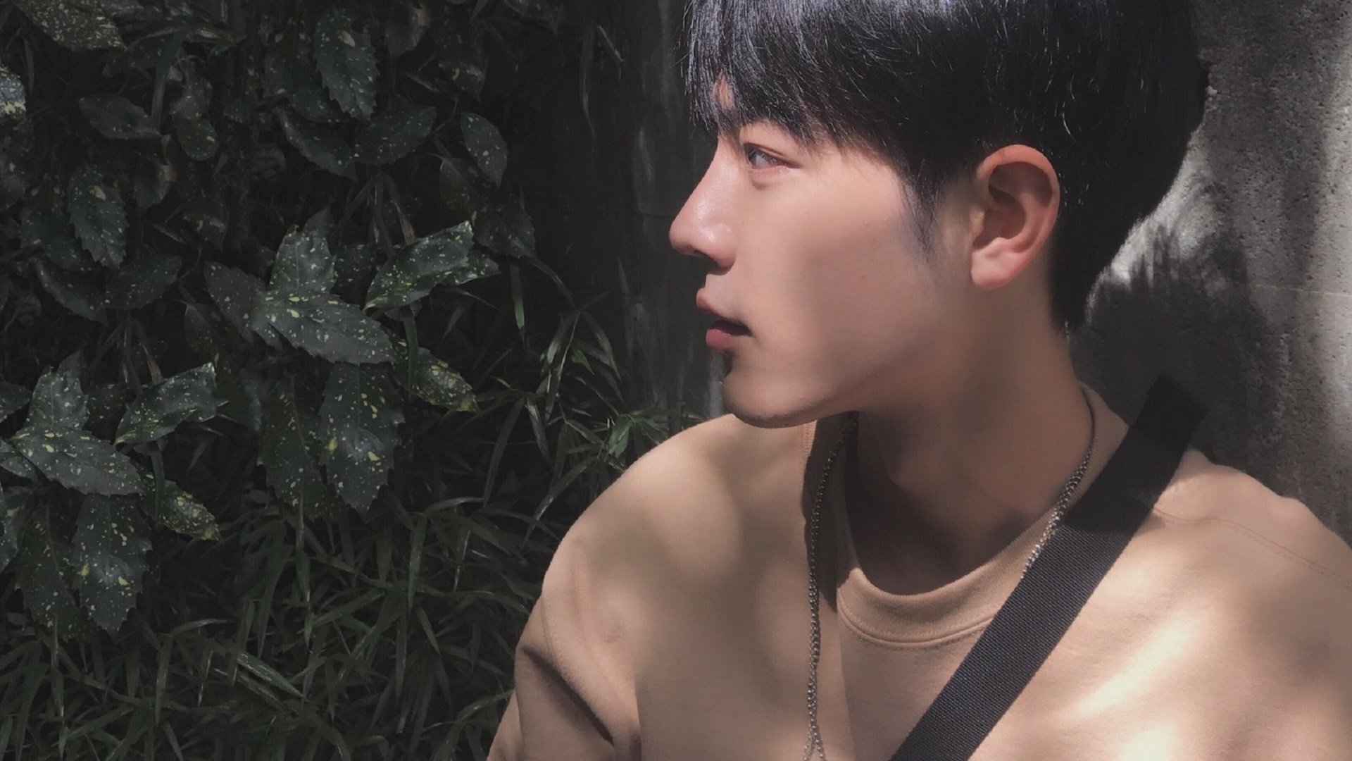 跨越大洋的篮球对话，切特里程碑之夜照亮雷霆对深圳的友谊赛场